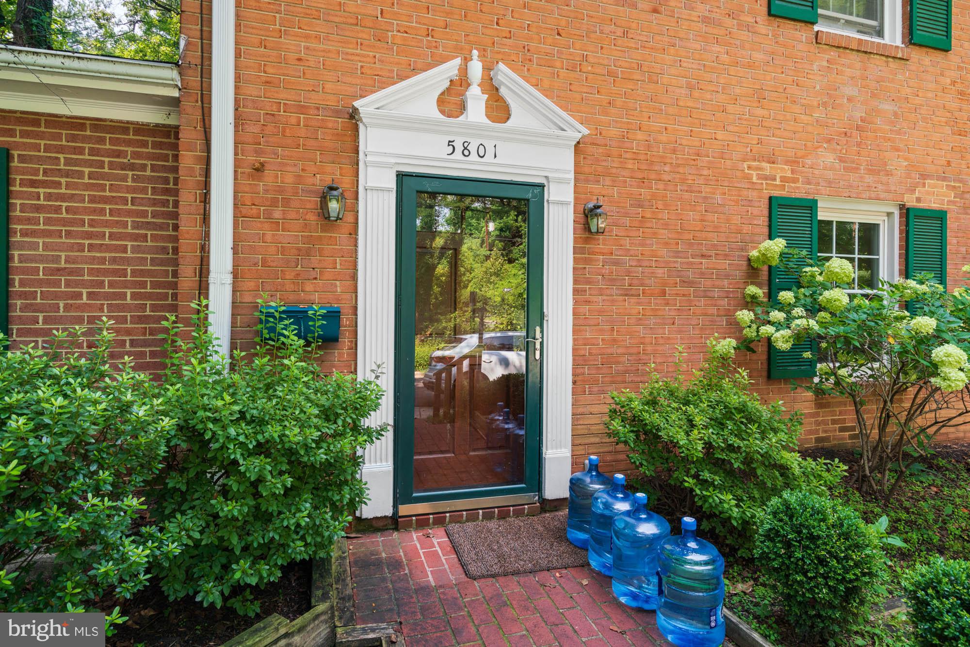 WOODACRES - Residential Lease