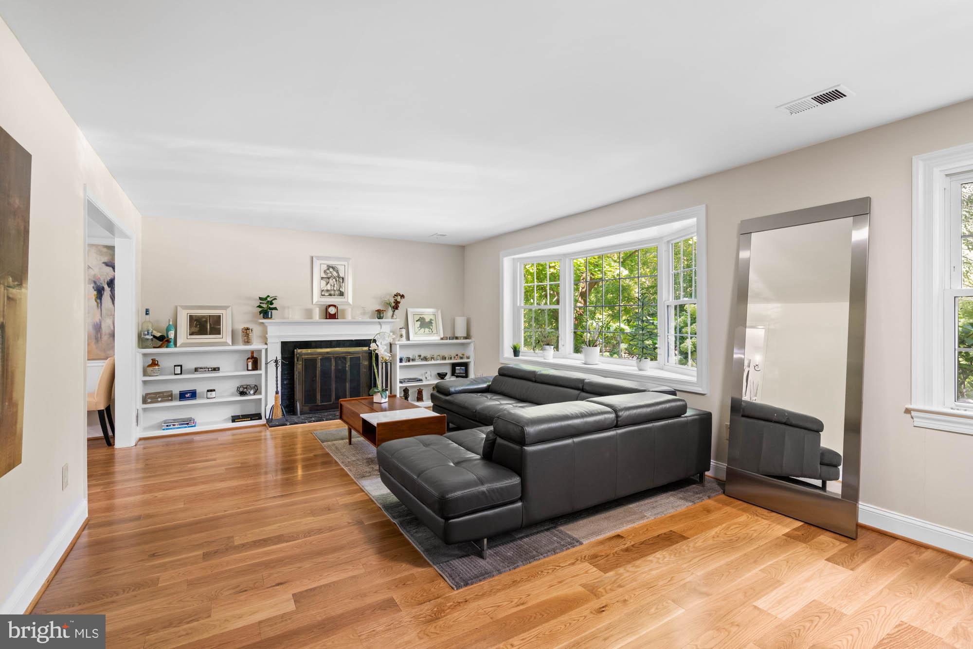 WOODACRES - Residential Lease