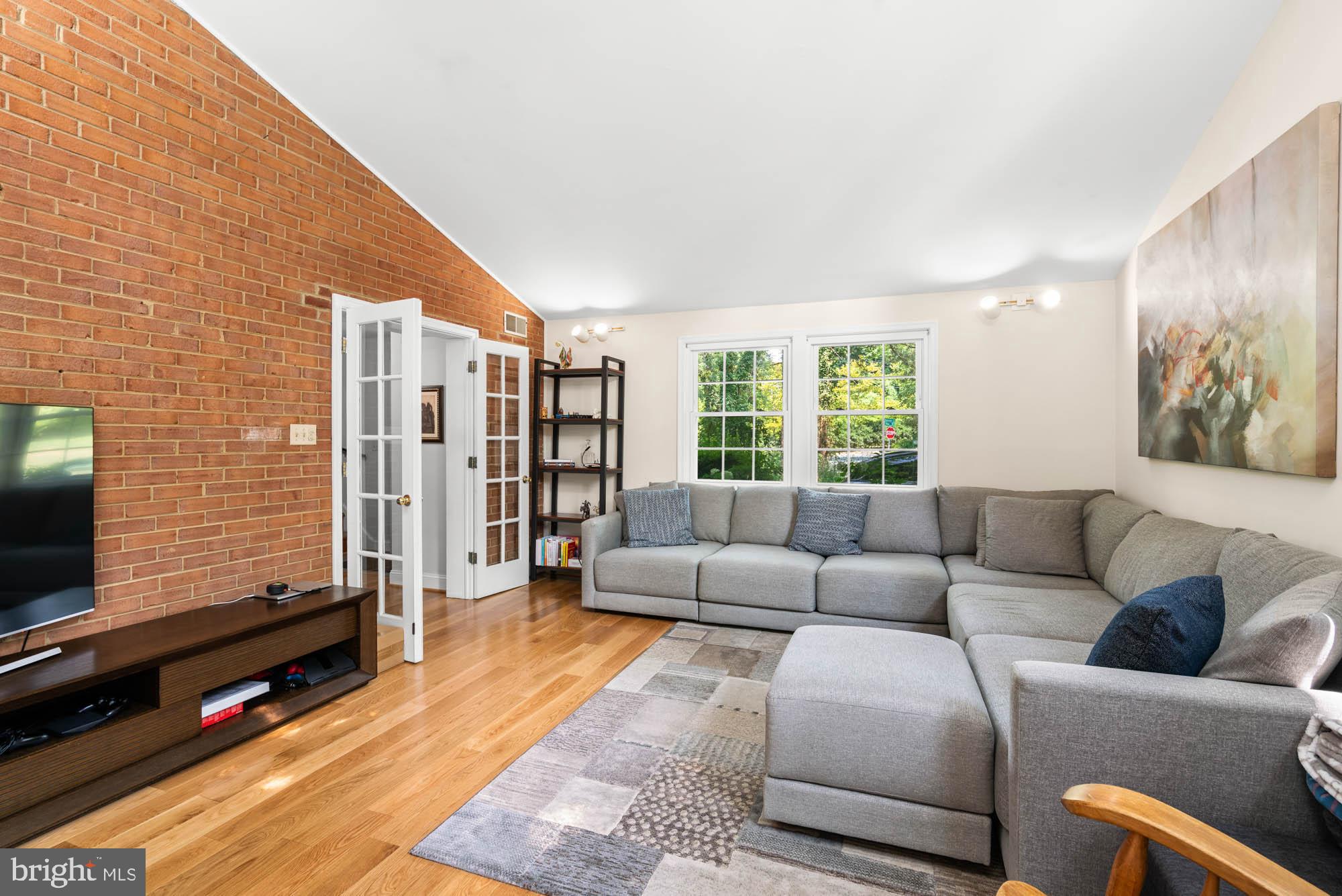 WOODACRES - Residential Lease