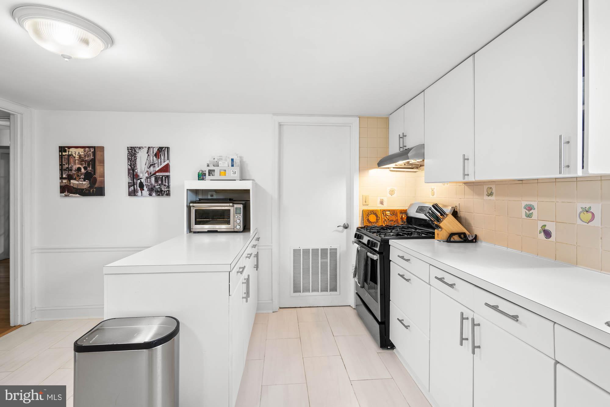 WOODACRES - Residential Lease