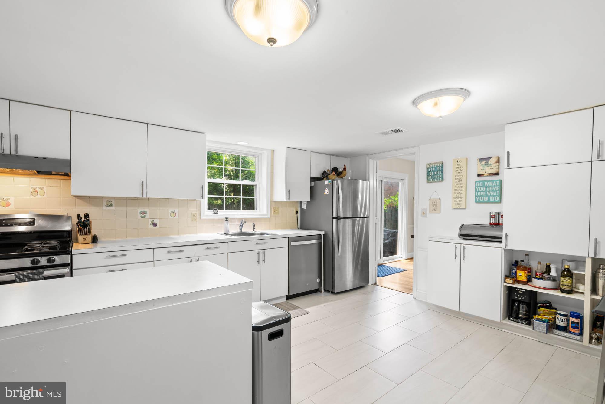 WOODACRES - Residential Lease