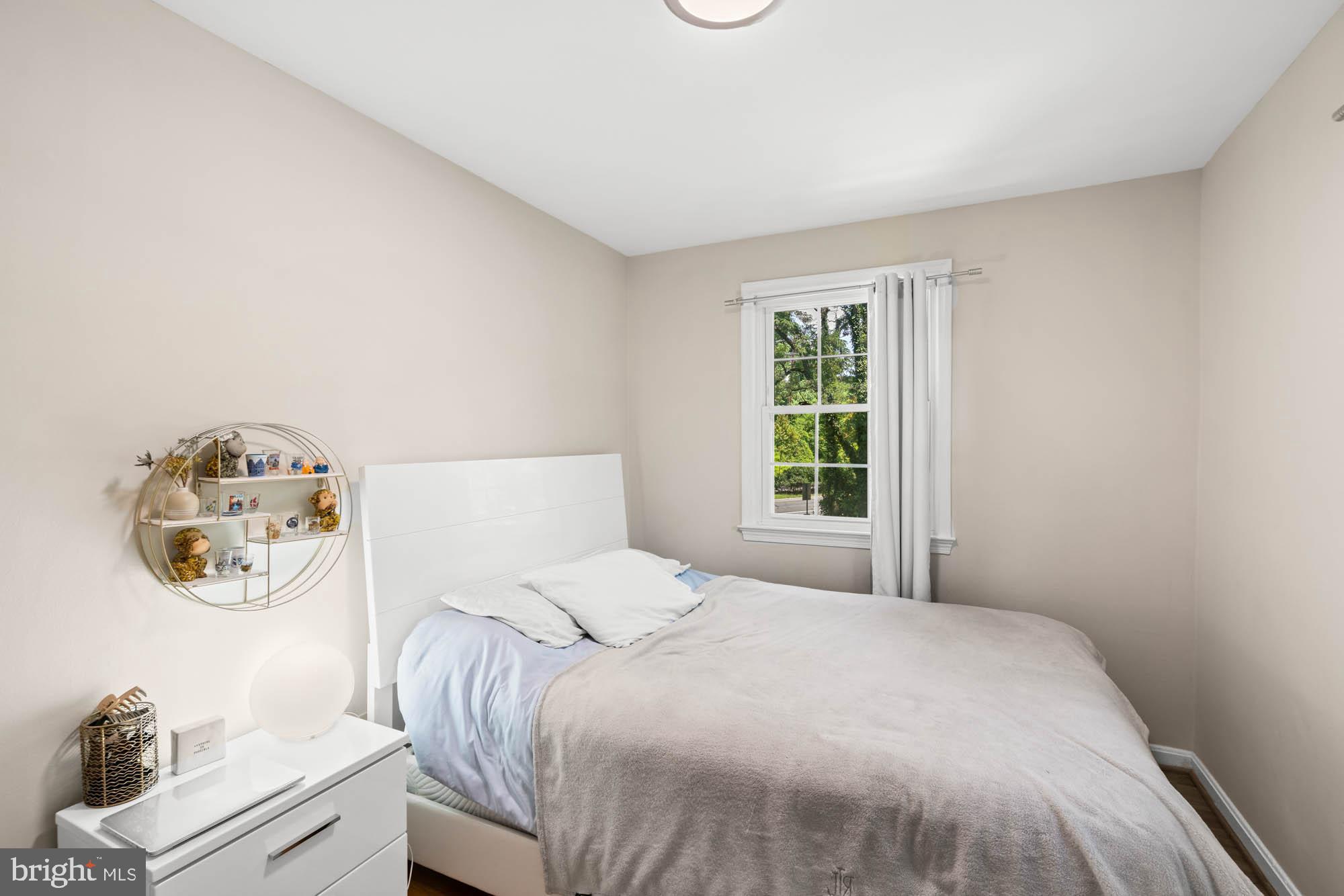 WOODACRES - Residential Lease