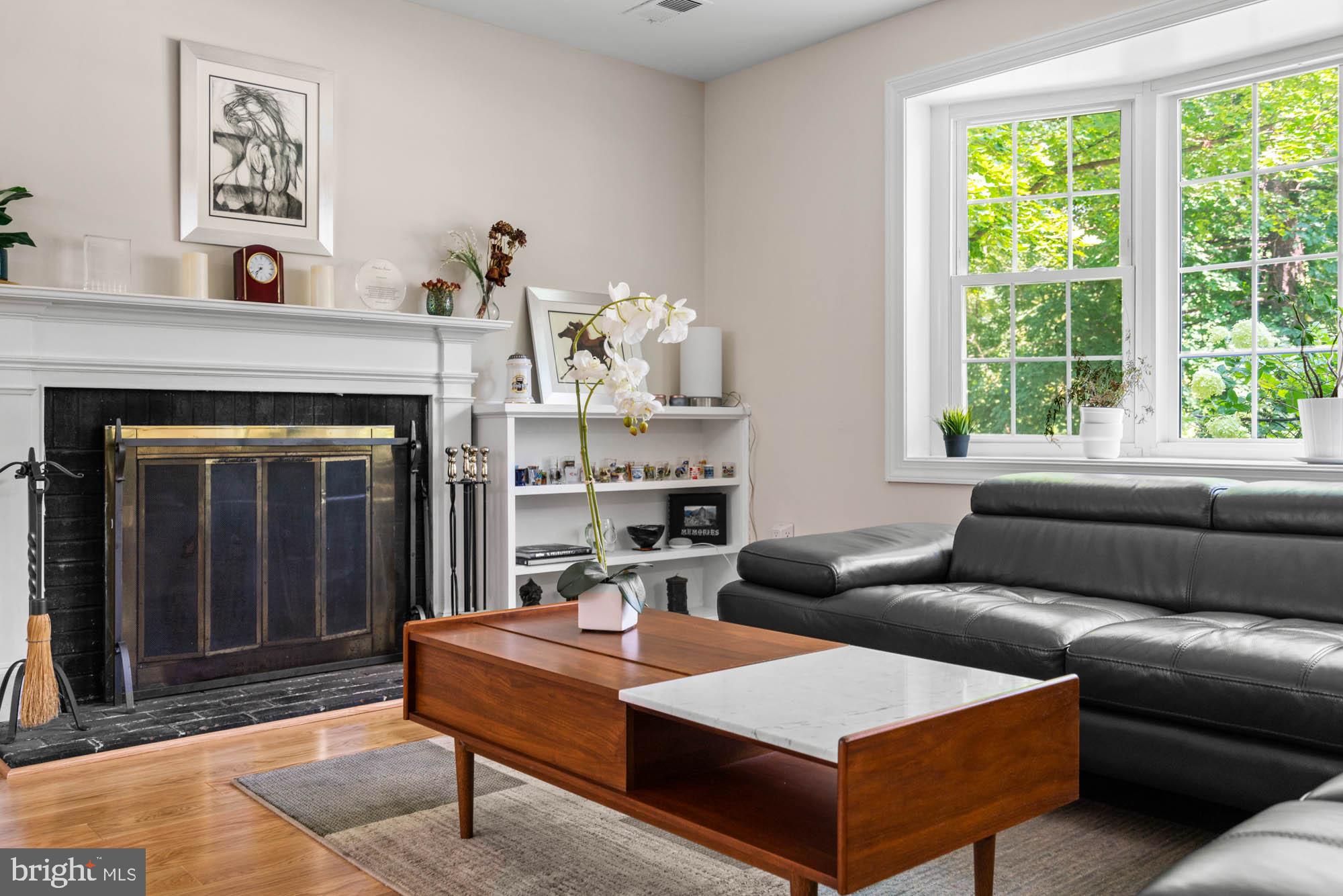 WOODACRES - Residential Lease