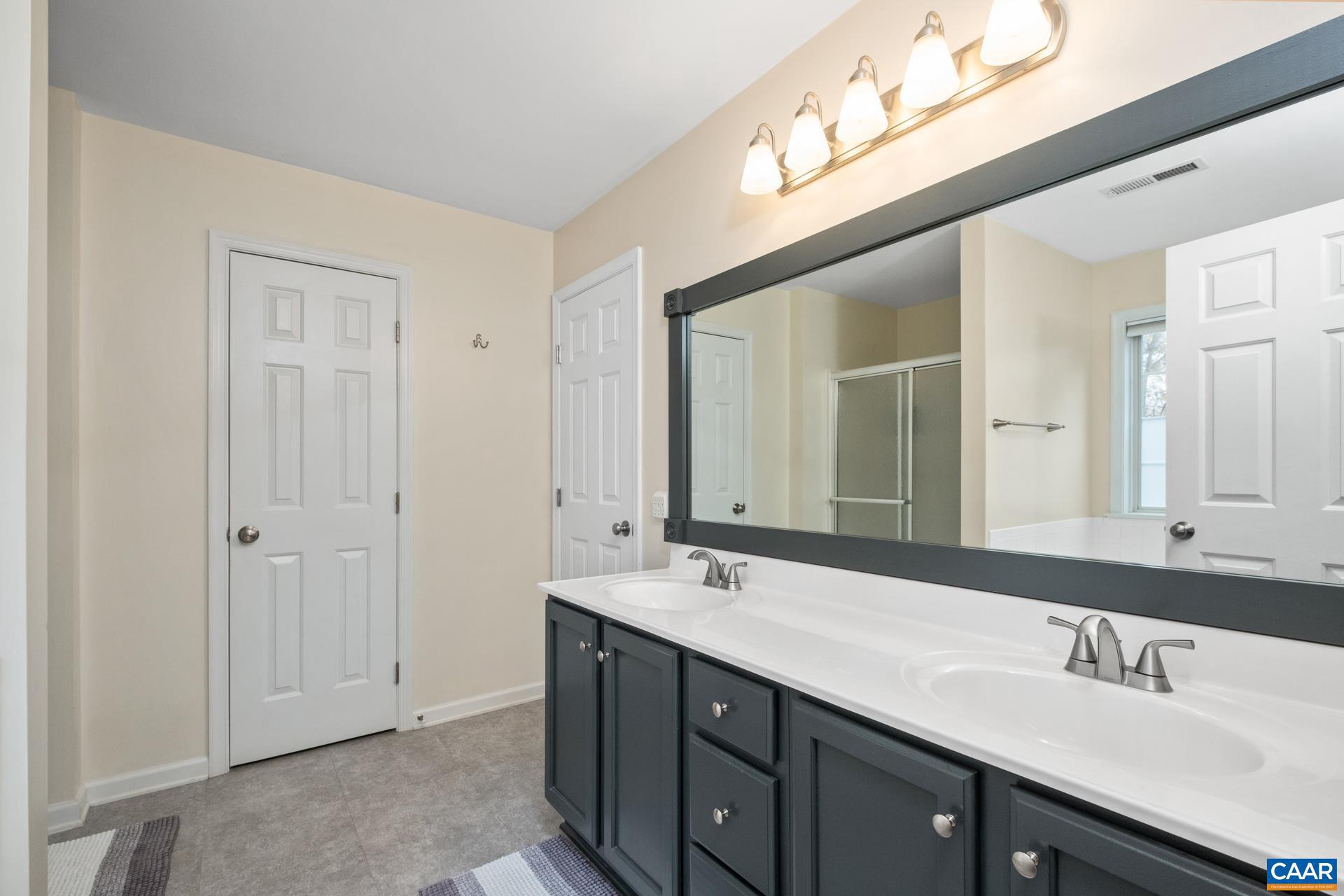 NORTHRIDGE - Residential