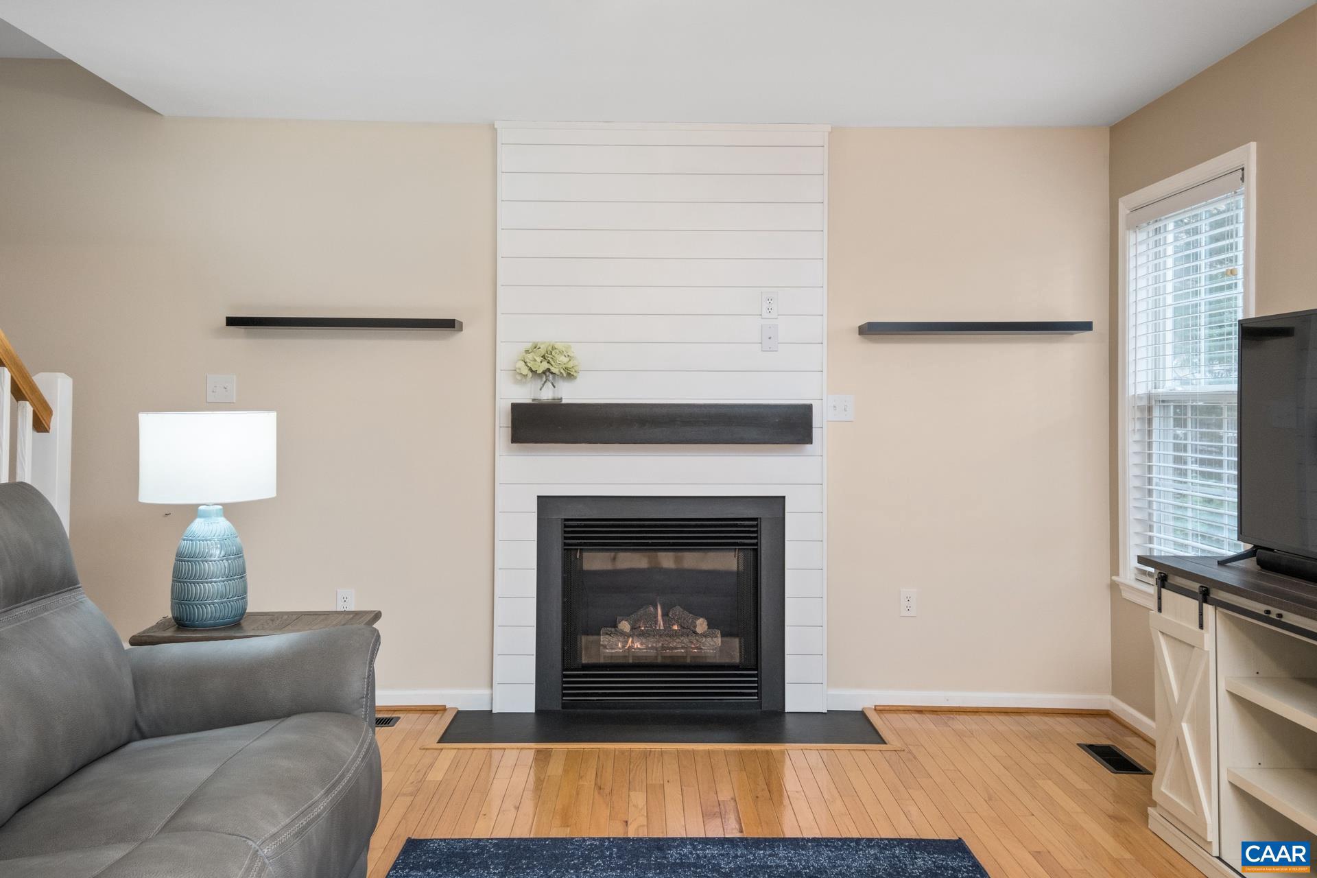 NORTHRIDGE - Residential