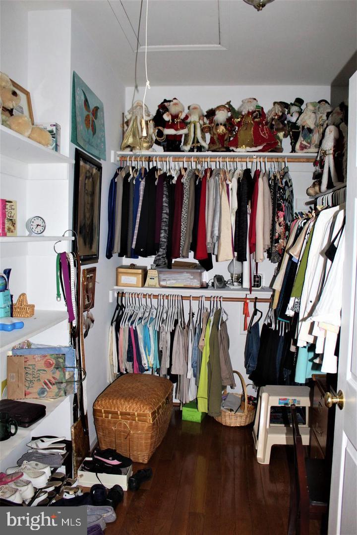 LOCUST HILL - Residential