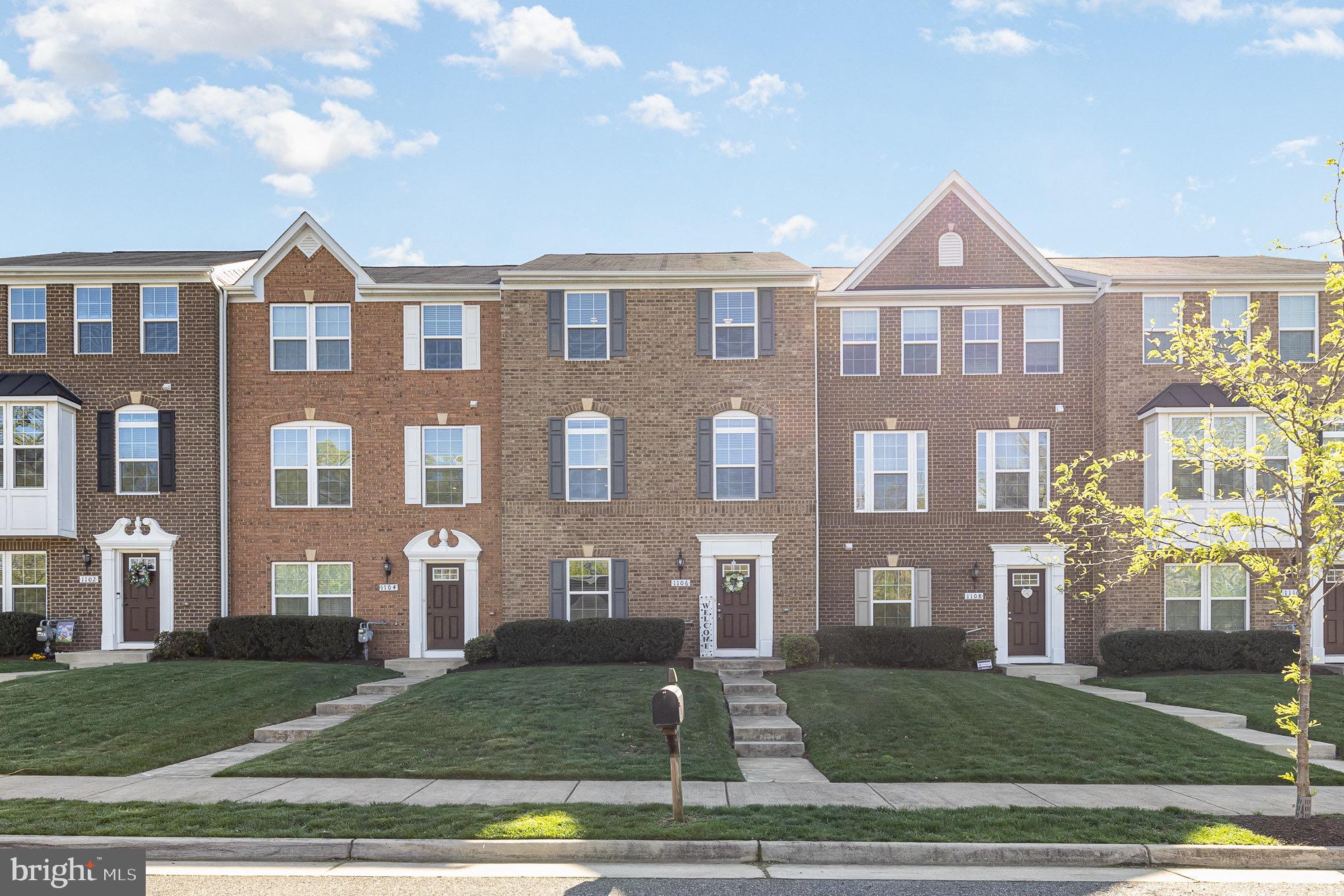 1106 OAKWOOD STREET