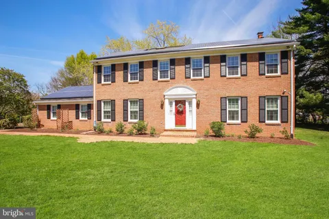 20901 Lochaven Court, Gaithersburg, MD MLS: MDMC2177184