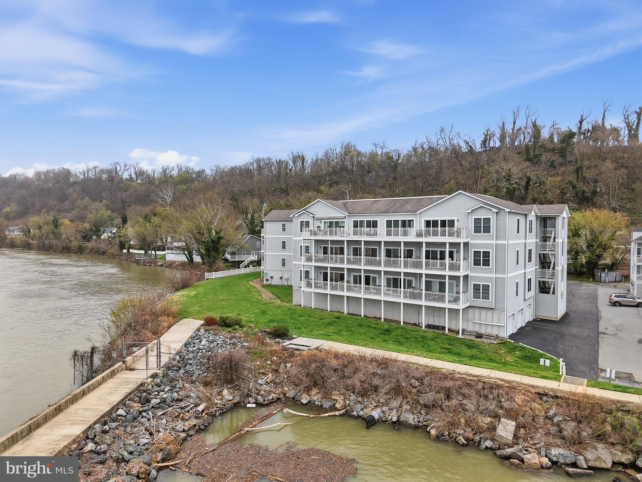 TOMES LANDING - Residential