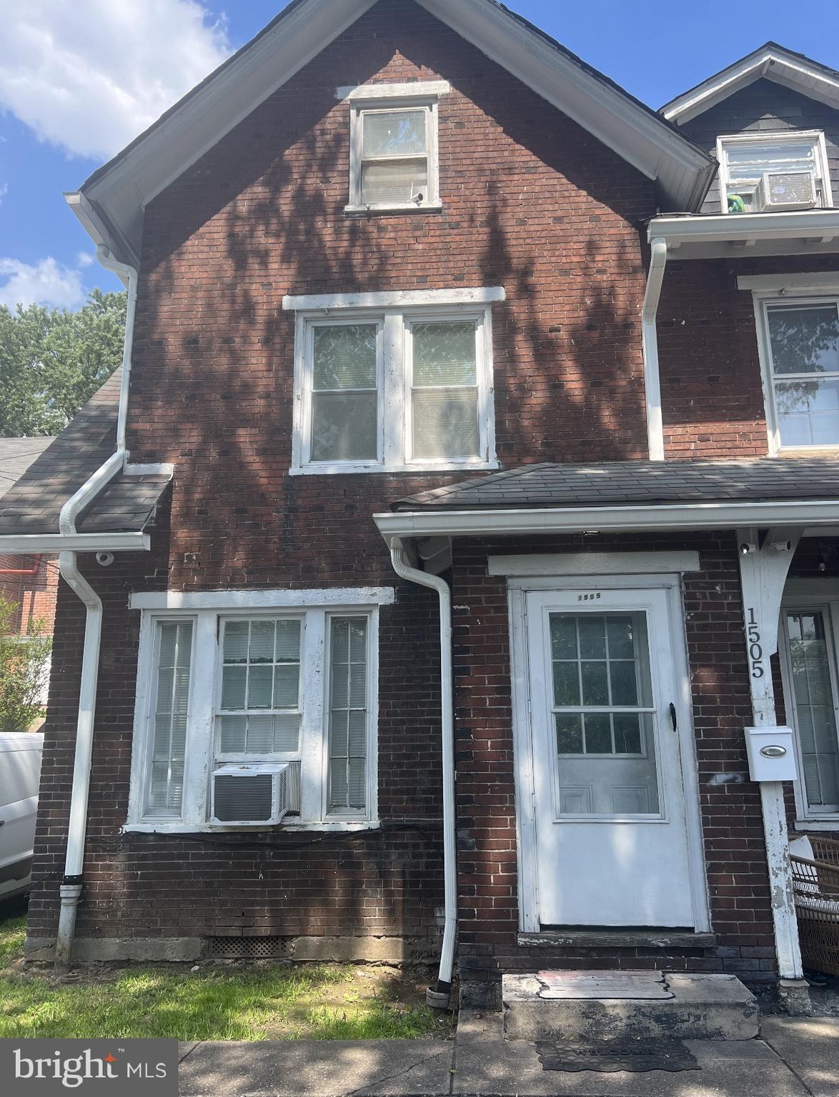 5 bedroom rental property for sale! Solid tenant! Turnkey opportunity to add more residual income to your portfolio!