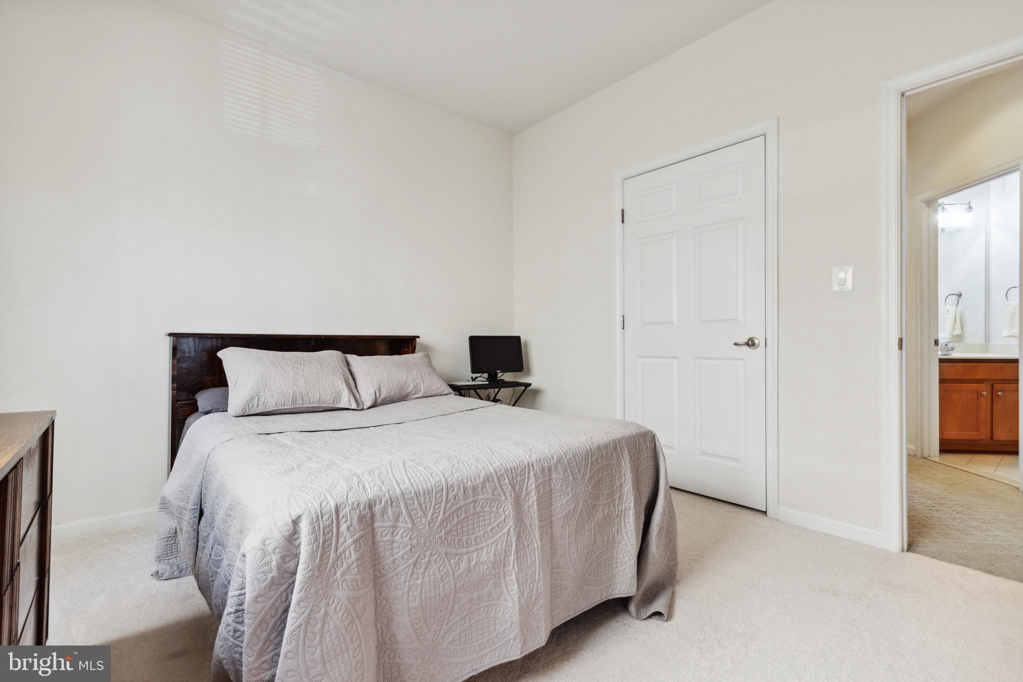 PORT POTOMAC - Residential