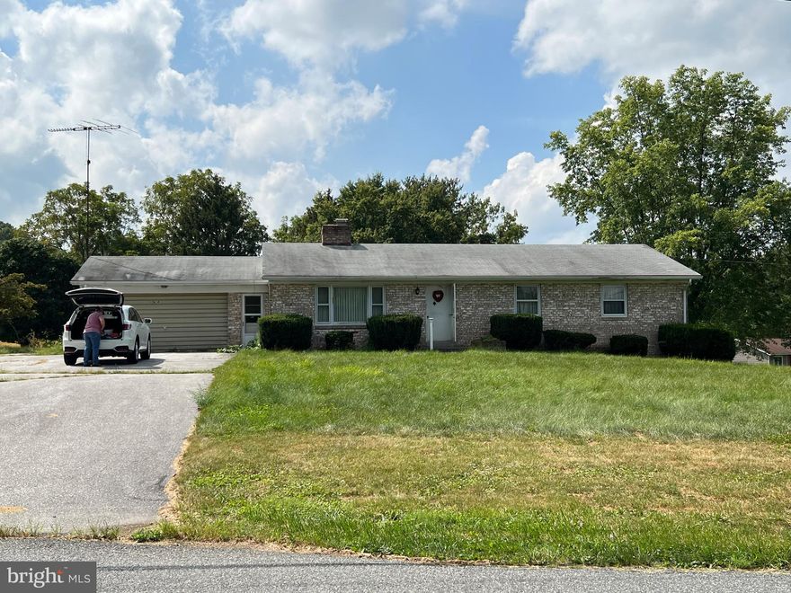 Offer deadline is Tuesday (9/19) at 11am. Investor special! This home, situated on 2.42 acres, is in need of a complete rehab. This is an estate sale and is being sold 100% as-is.  Seller requests Gemini Title & Escrow for settlement.