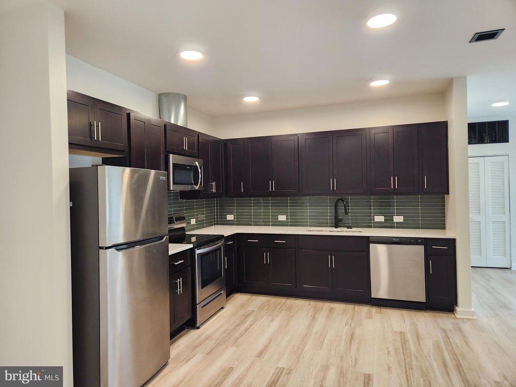 Photo of 102 Hanover Street #407, FREDERICKSBURG, VA 22401 (MLS # VAFB2009248)