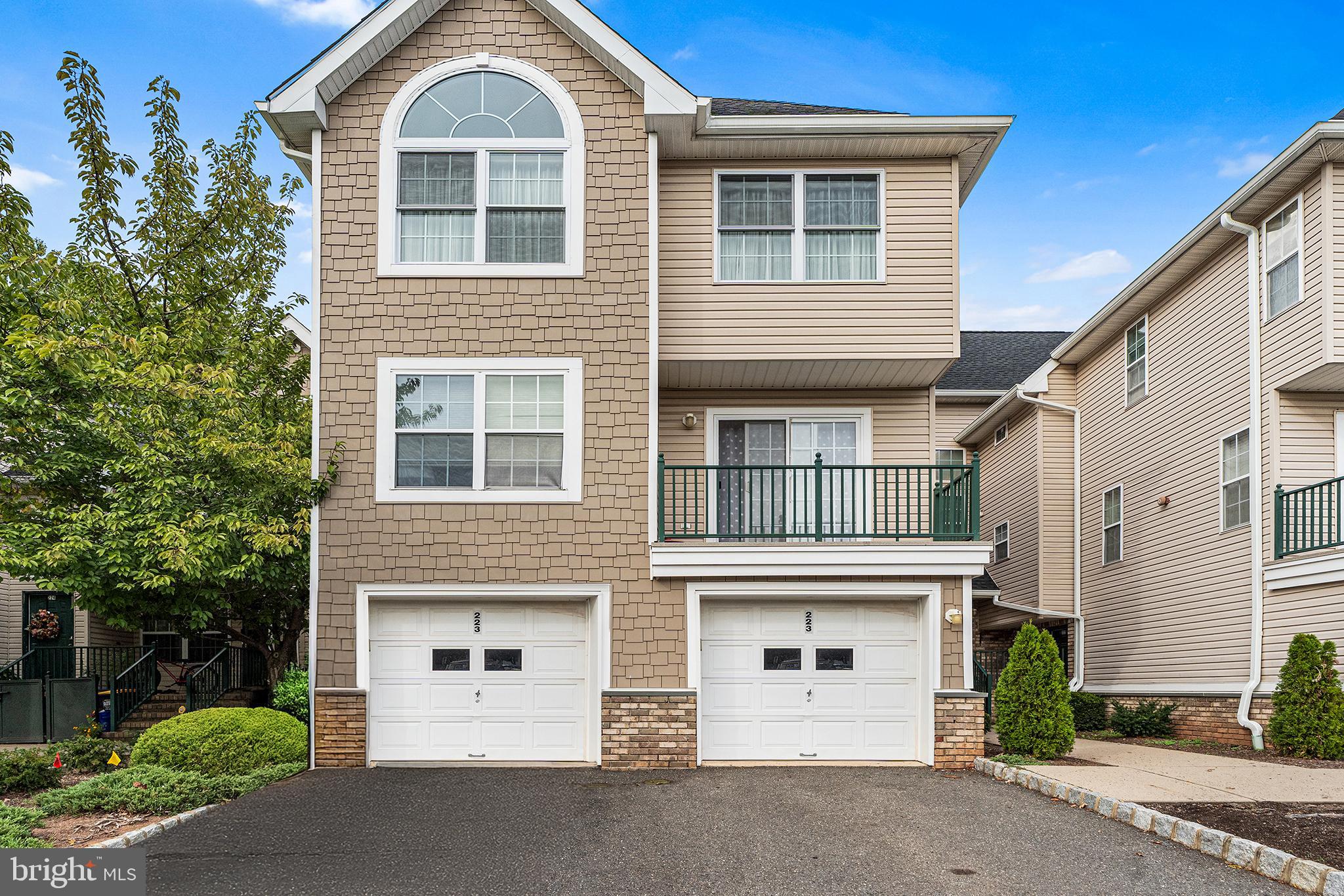 223 RIP VAN DAM COURT