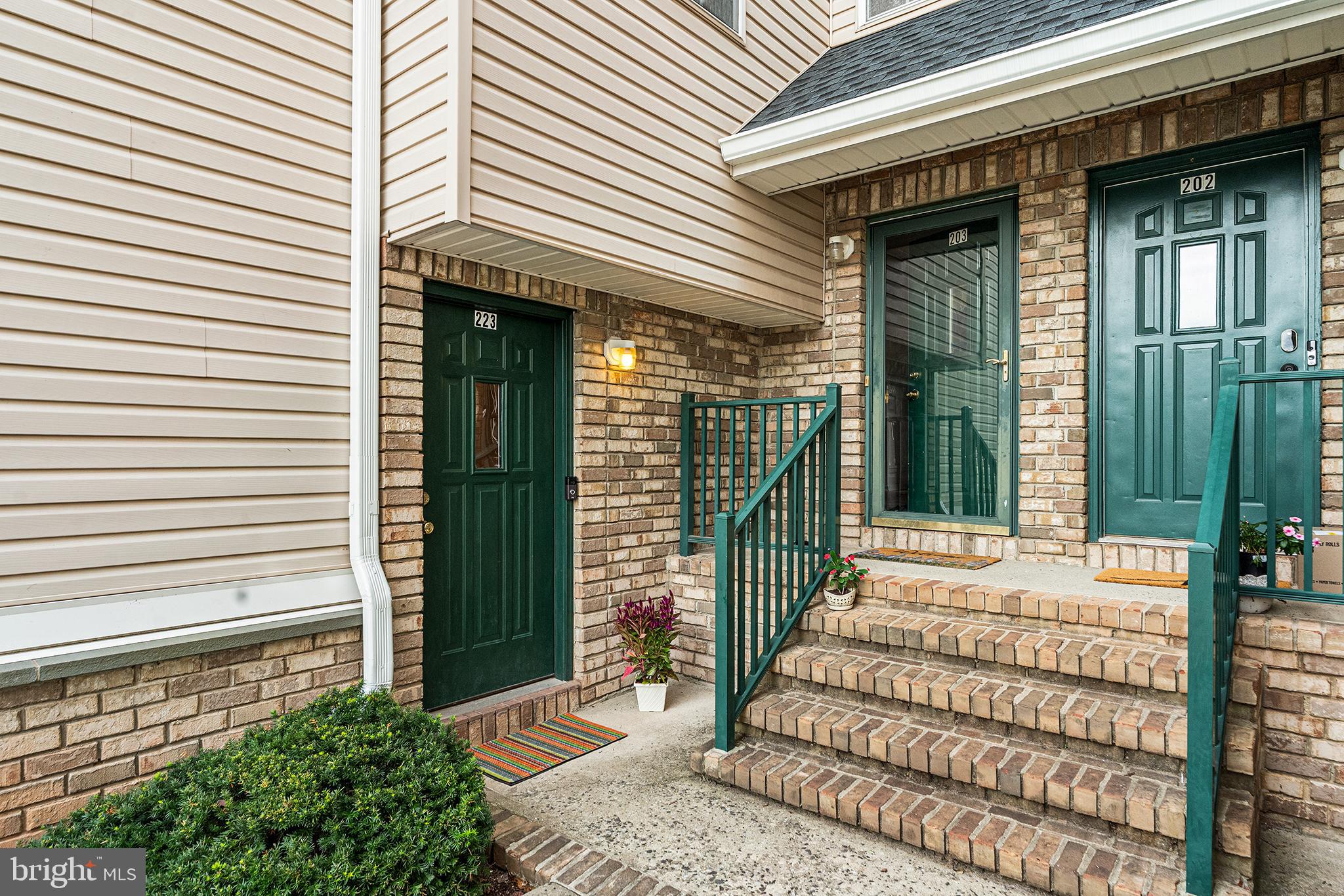 223 RIP VAN DAM COURT