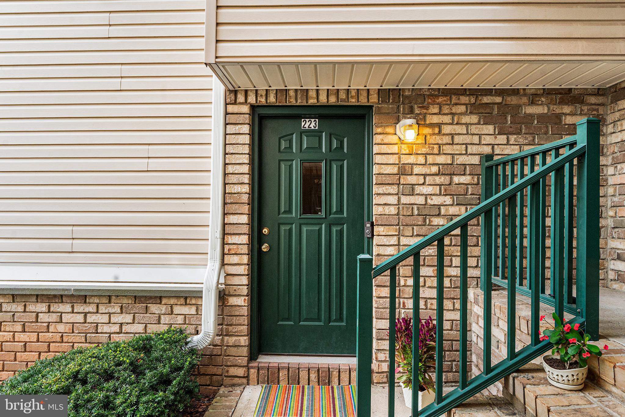 223 RIP VAN DAM COURT