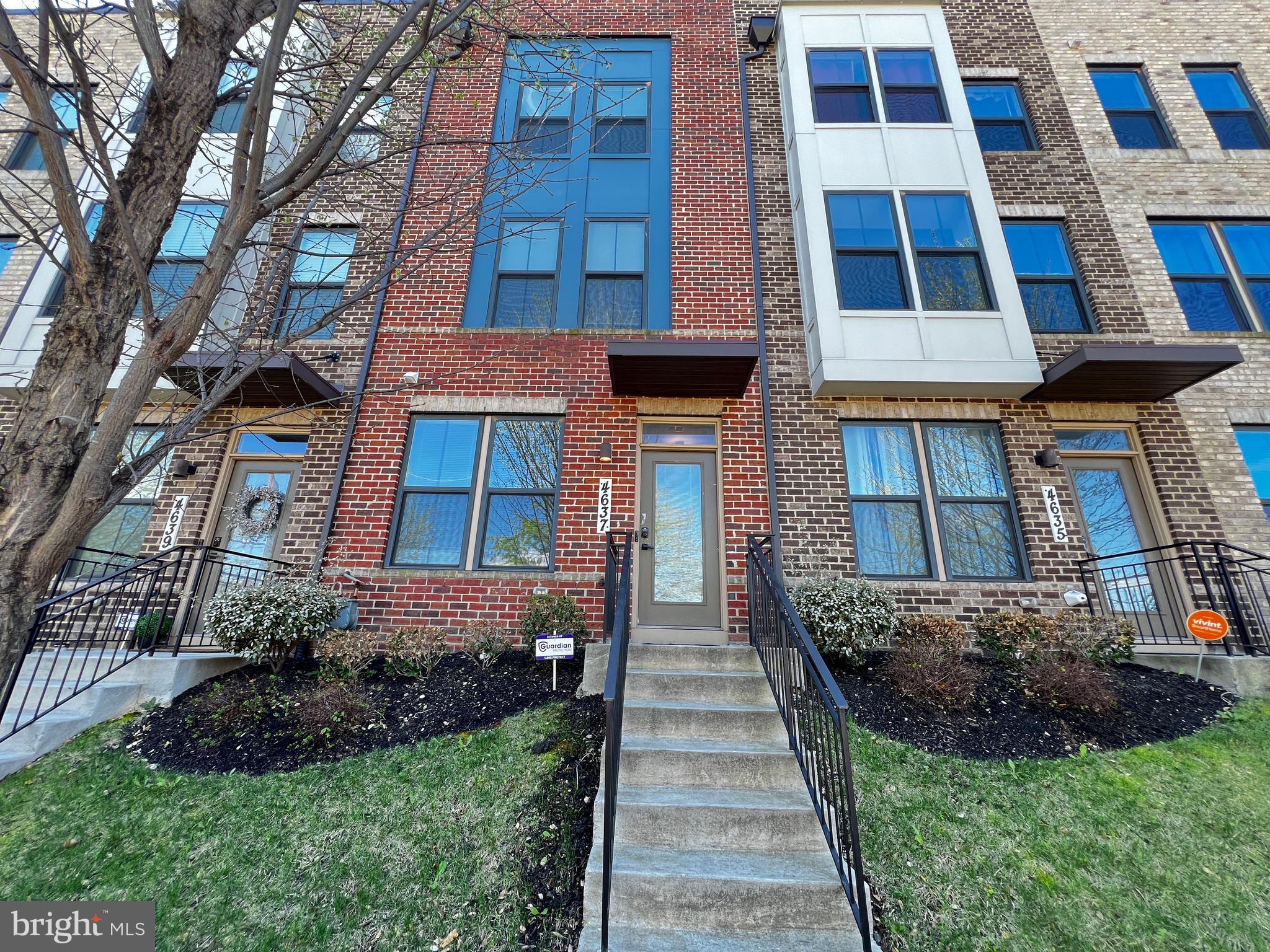 VILLAGE OF TOWNE SQUARE - Residential