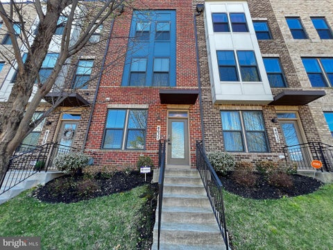 Townhouse For Sale - 4637 Towne Park Road<br/> SUITLAND, MD 20746