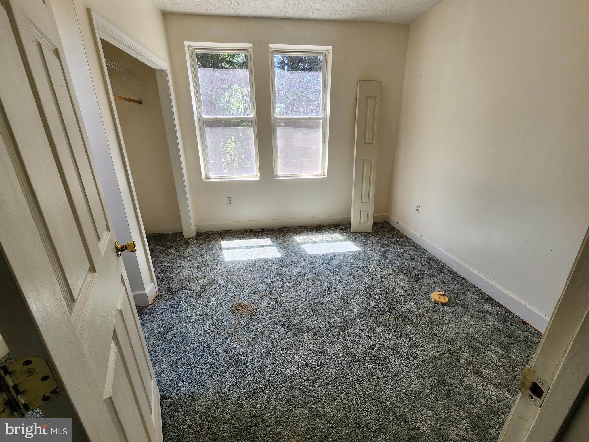 WEST SIDE - Commercial Sale