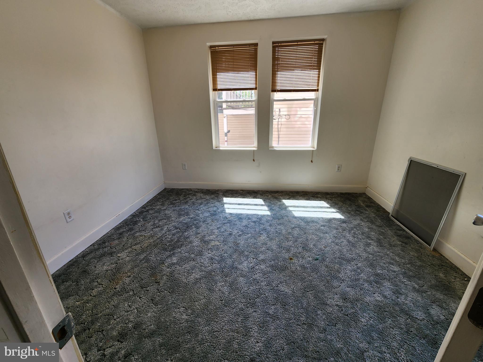 WEST SIDE - Commercial Sale