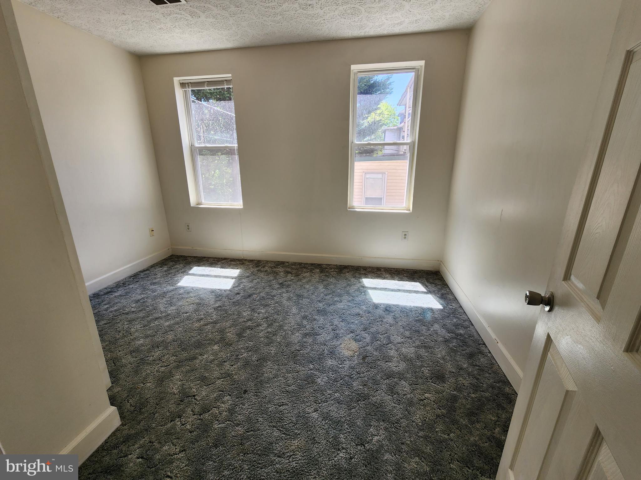 WEST SIDE - Commercial Sale