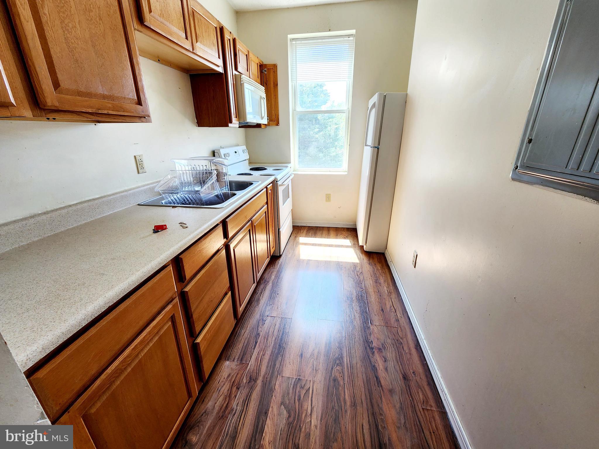 WEST SIDE - Commercial Sale