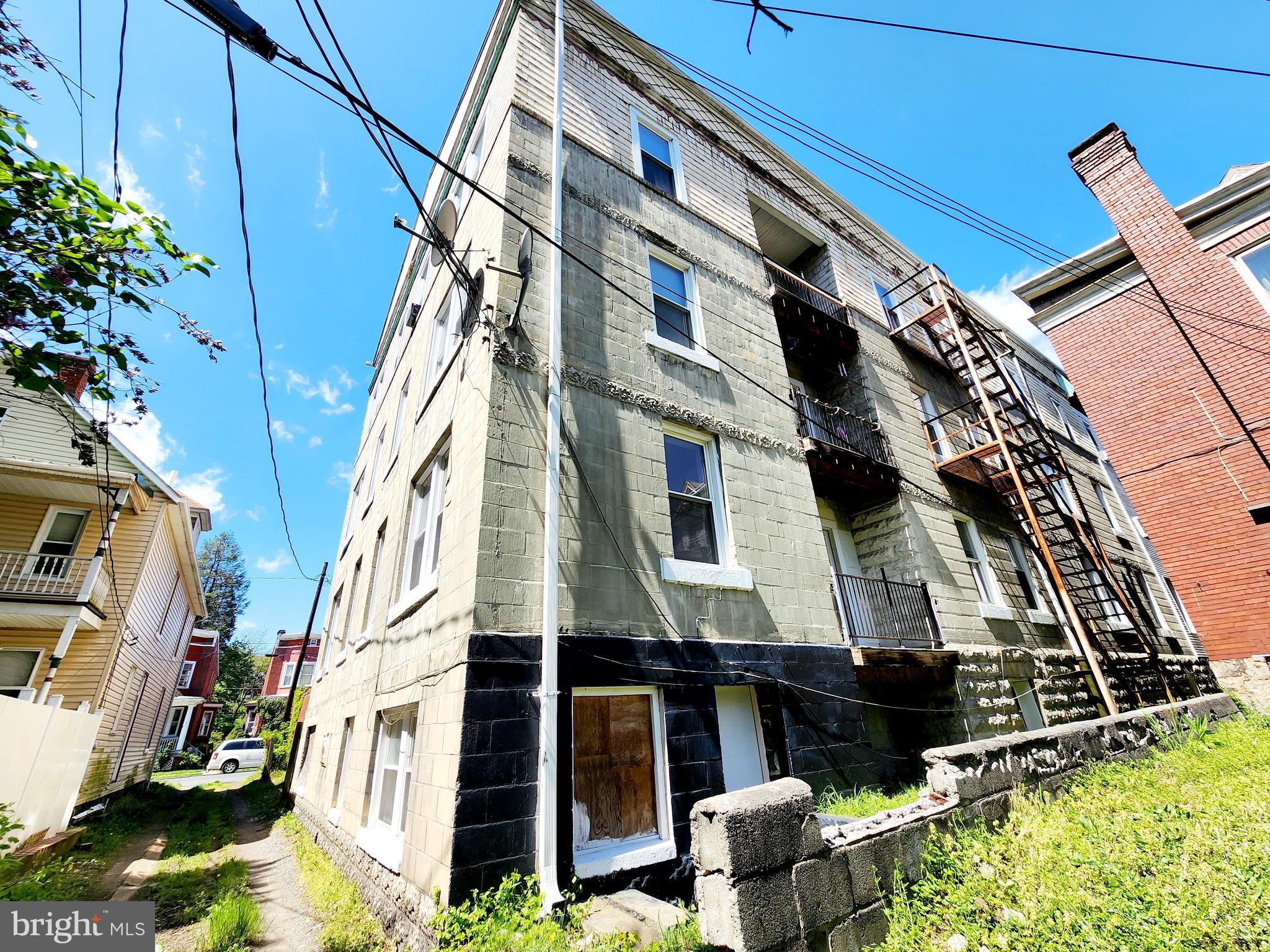 WEST SIDE - Commercial Sale