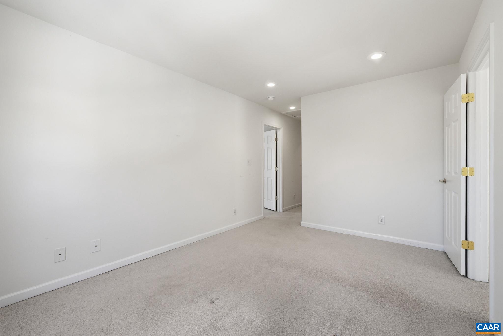 THE GLENN AT DEER LAKE ESTATES - Residential