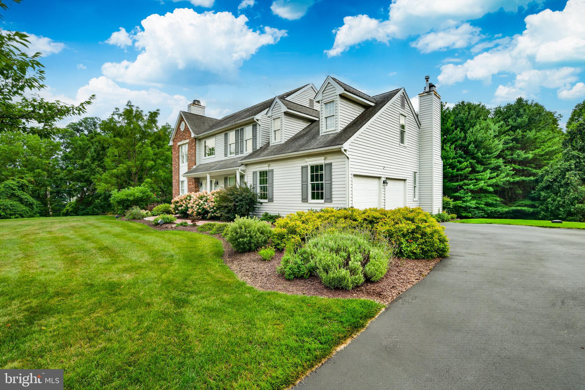 1204 HAMILTON DRIVE