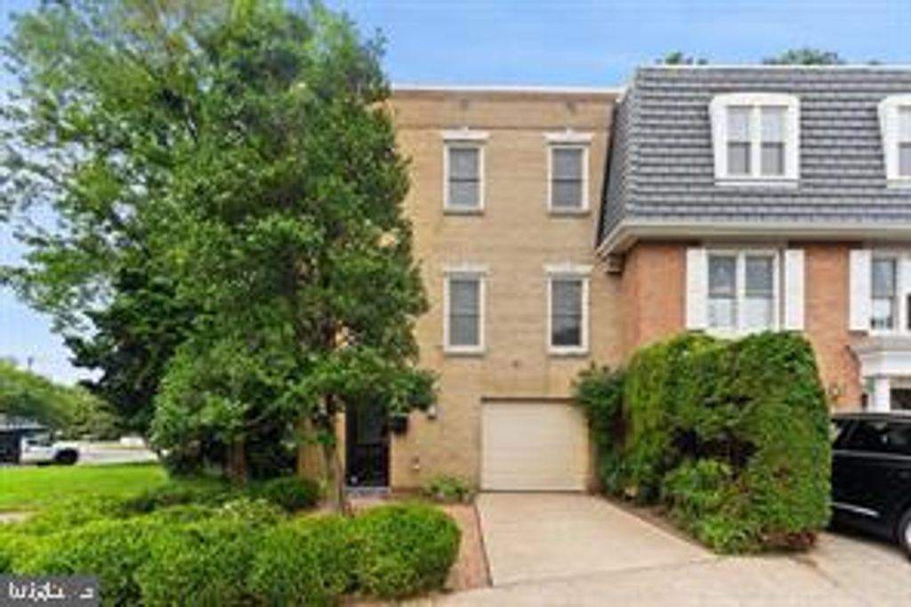Photo of 3153 14th Street S, ARLINGTON, VA 22204 (MLS # VAAR2064946)