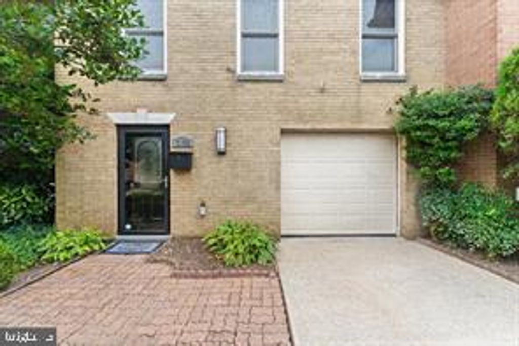 Photo of 3153 14th Street S, ARLINGTON, VA 22204 (MLS # VAAR2064946)