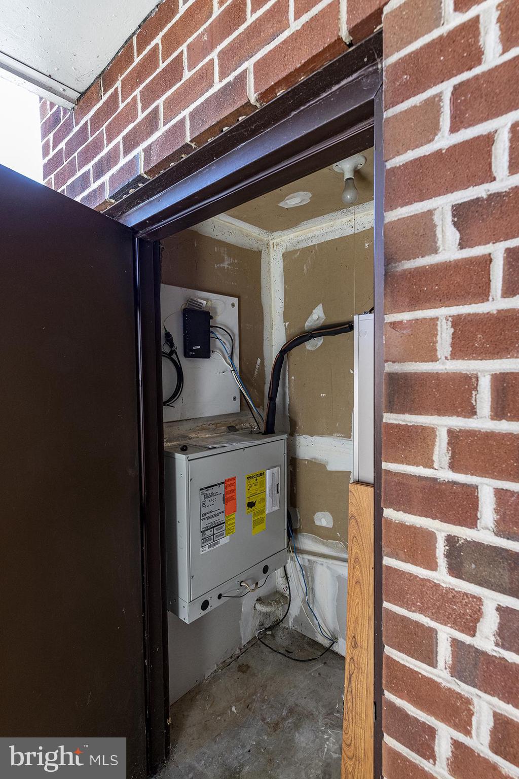 FARMINGDALE - Residential