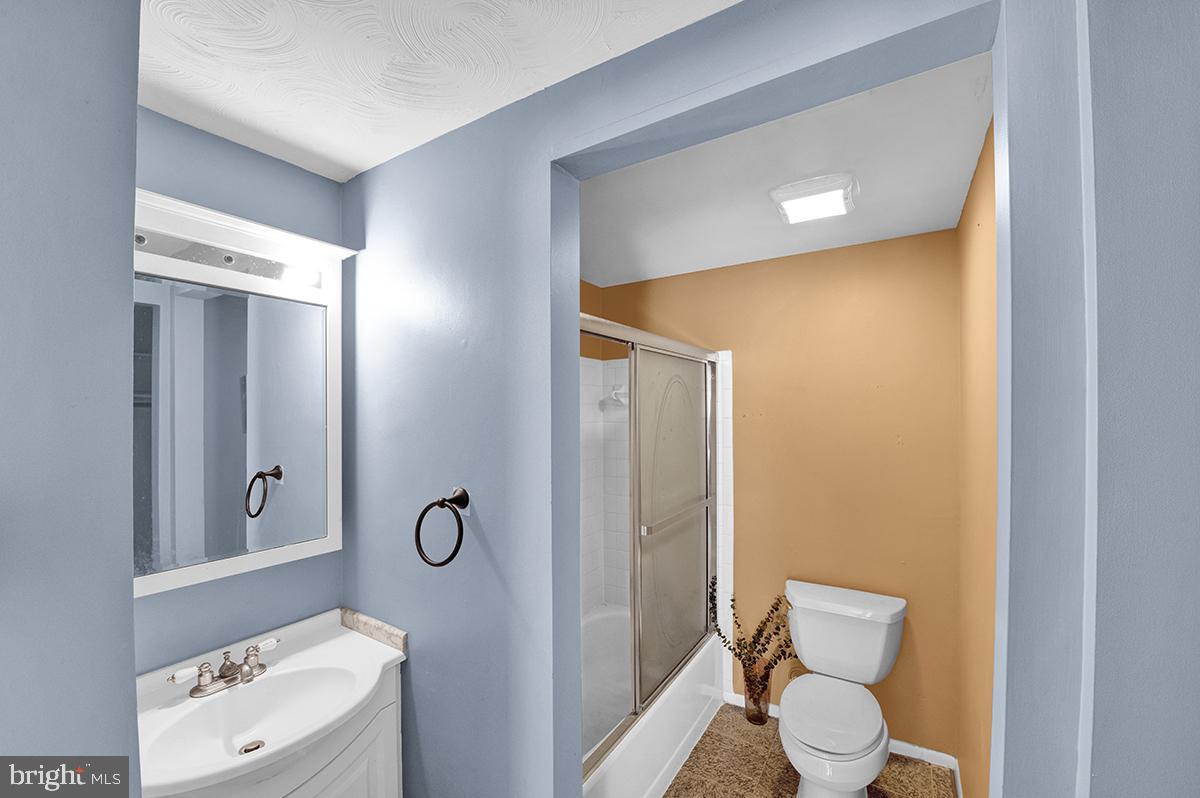 FARMINGDALE - Residential