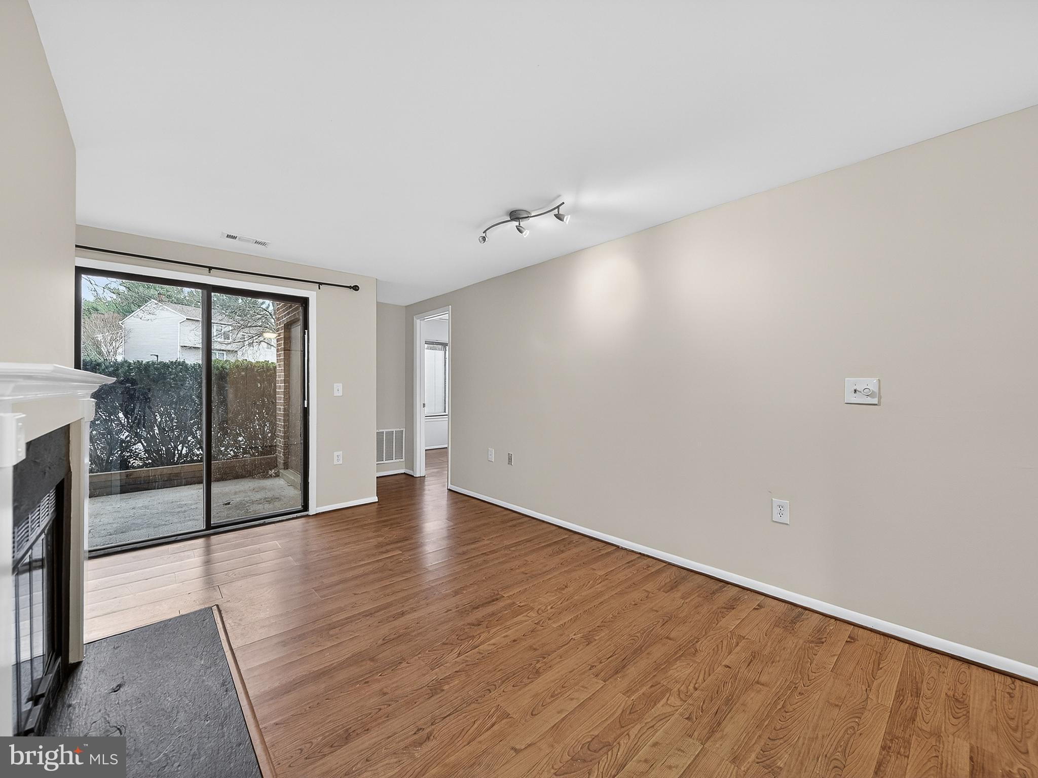 FARMINGDALE - Residential