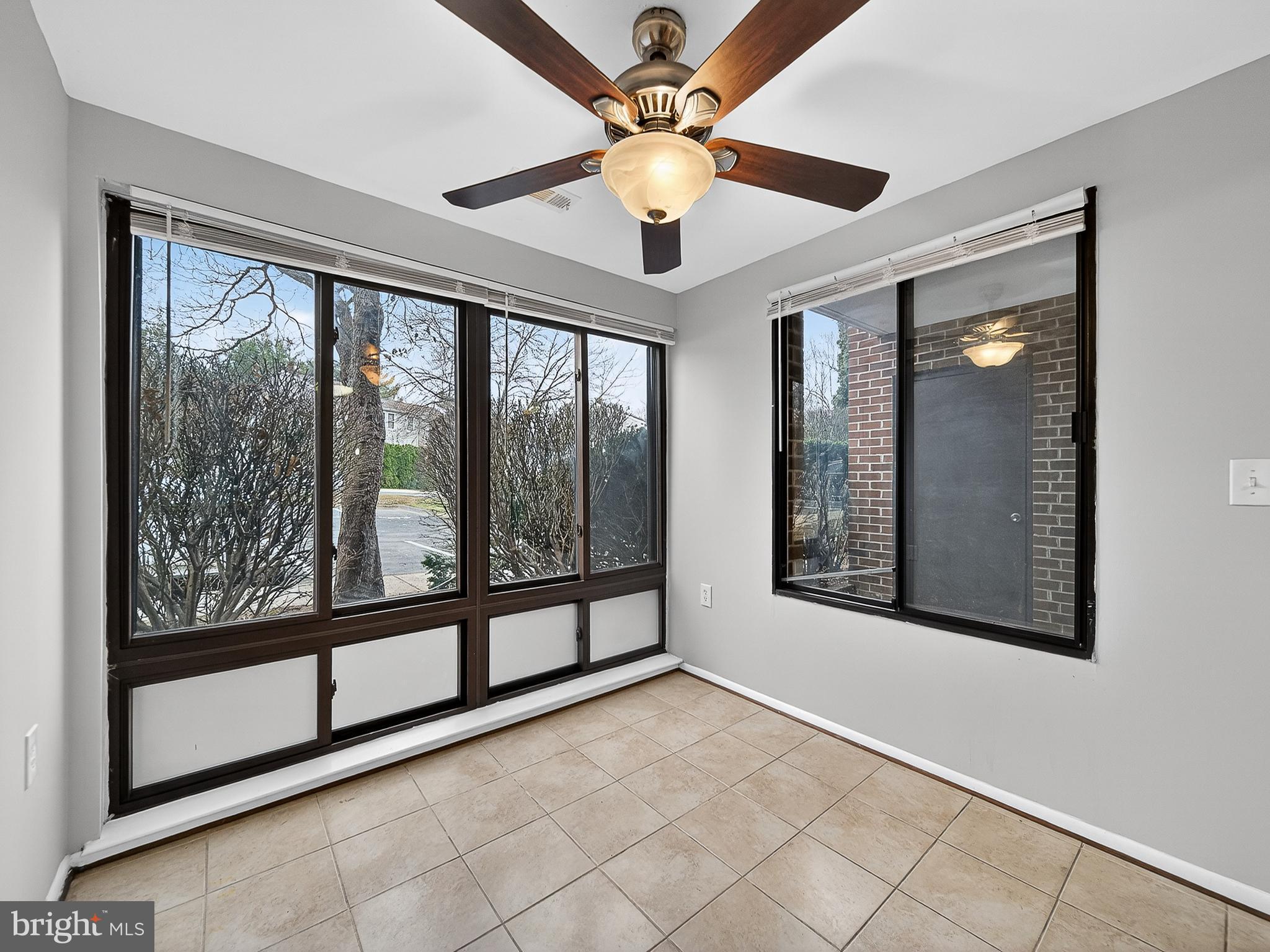 FARMINGDALE - Residential