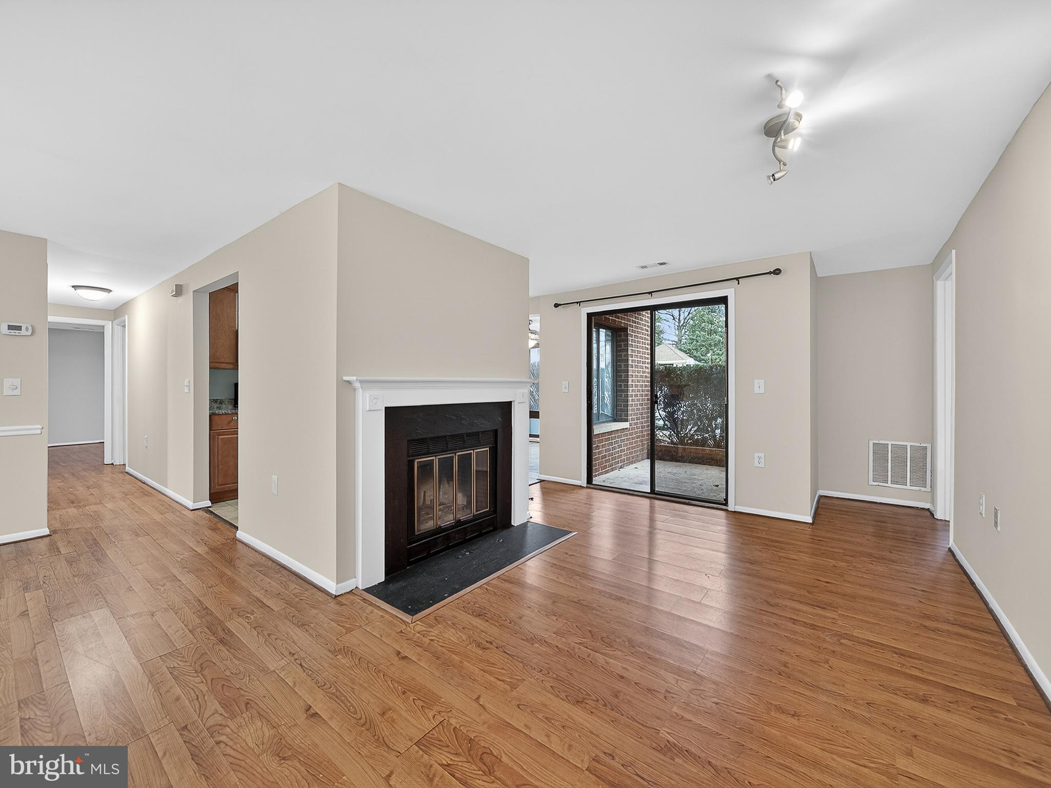 FARMINGDALE - Residential