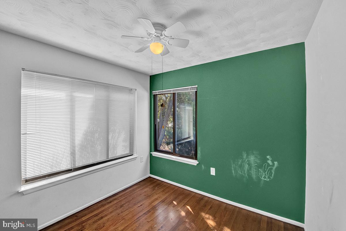 FARMINGDALE - Residential