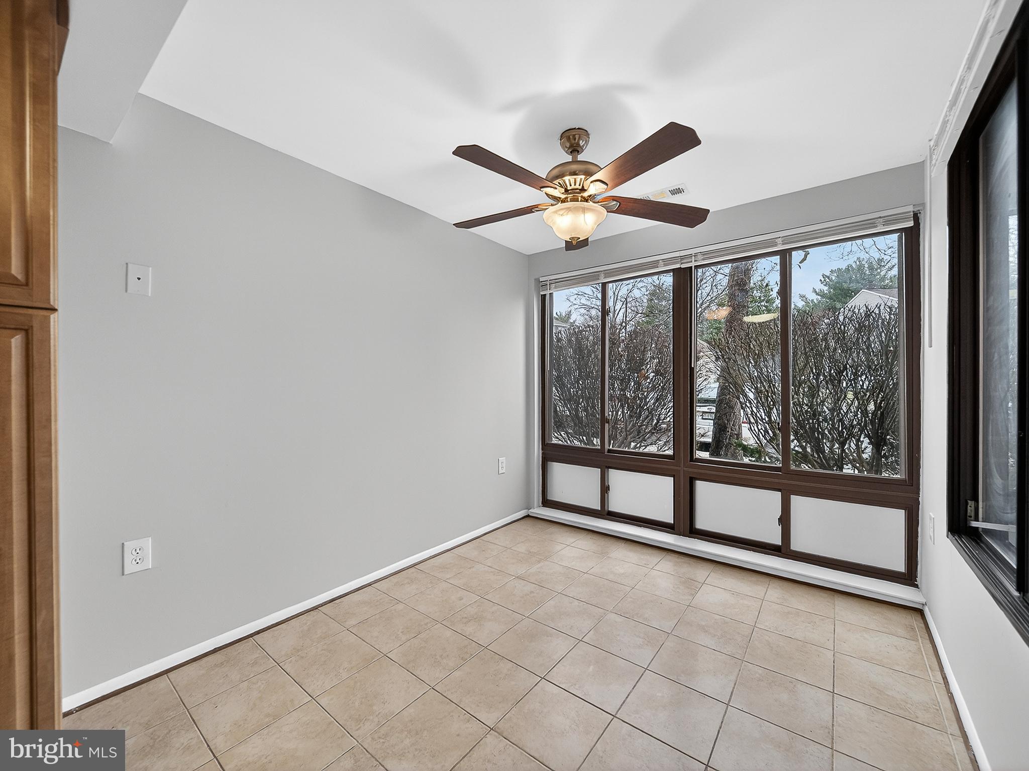 FARMINGDALE - Residential