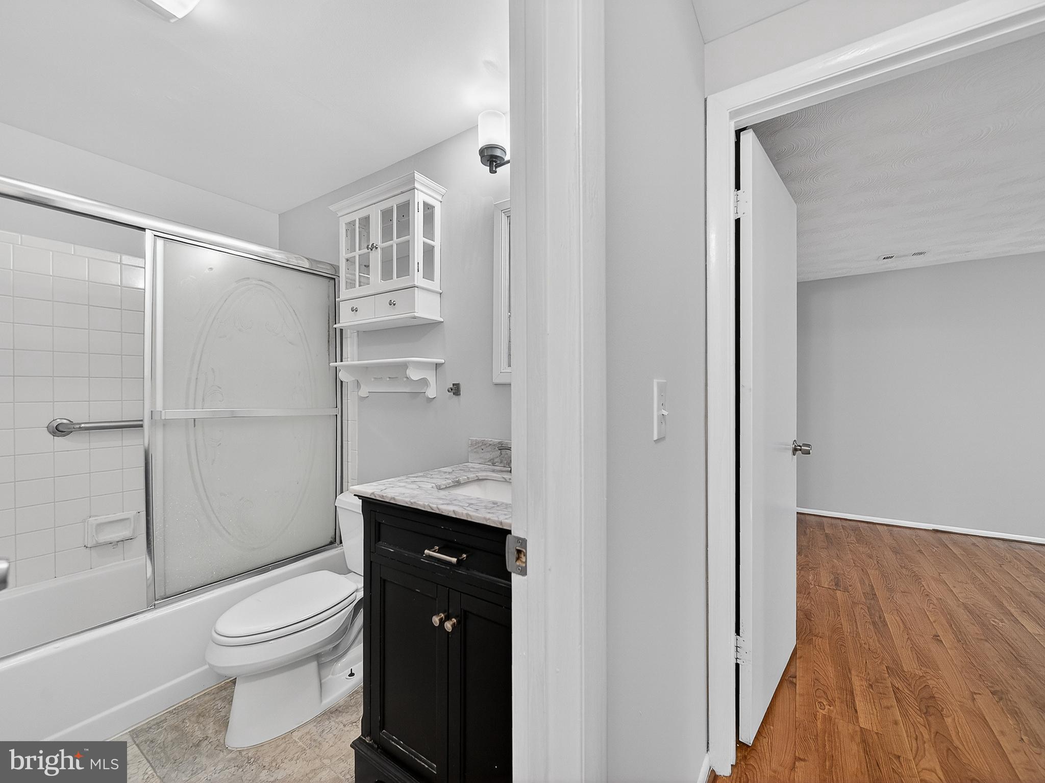 FARMINGDALE - Residential