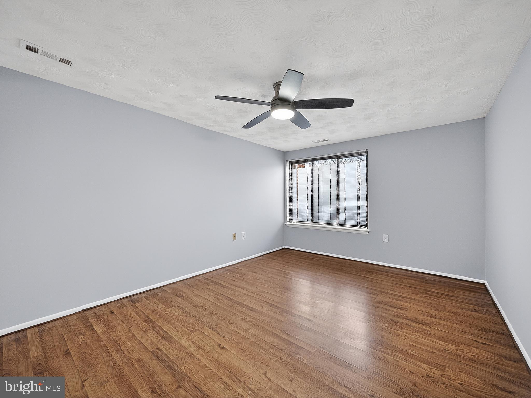 FARMINGDALE - Residential