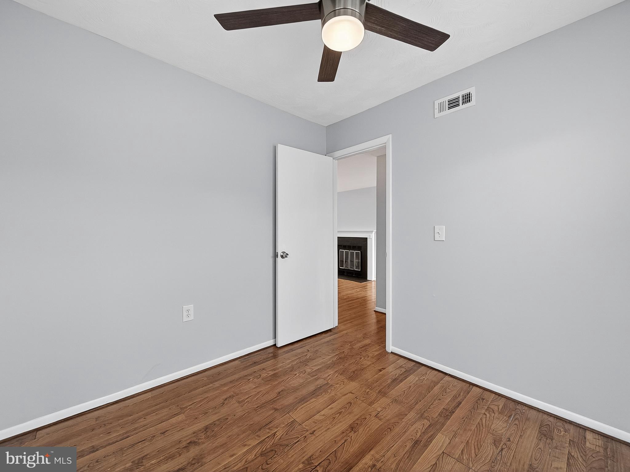 FARMINGDALE - Residential