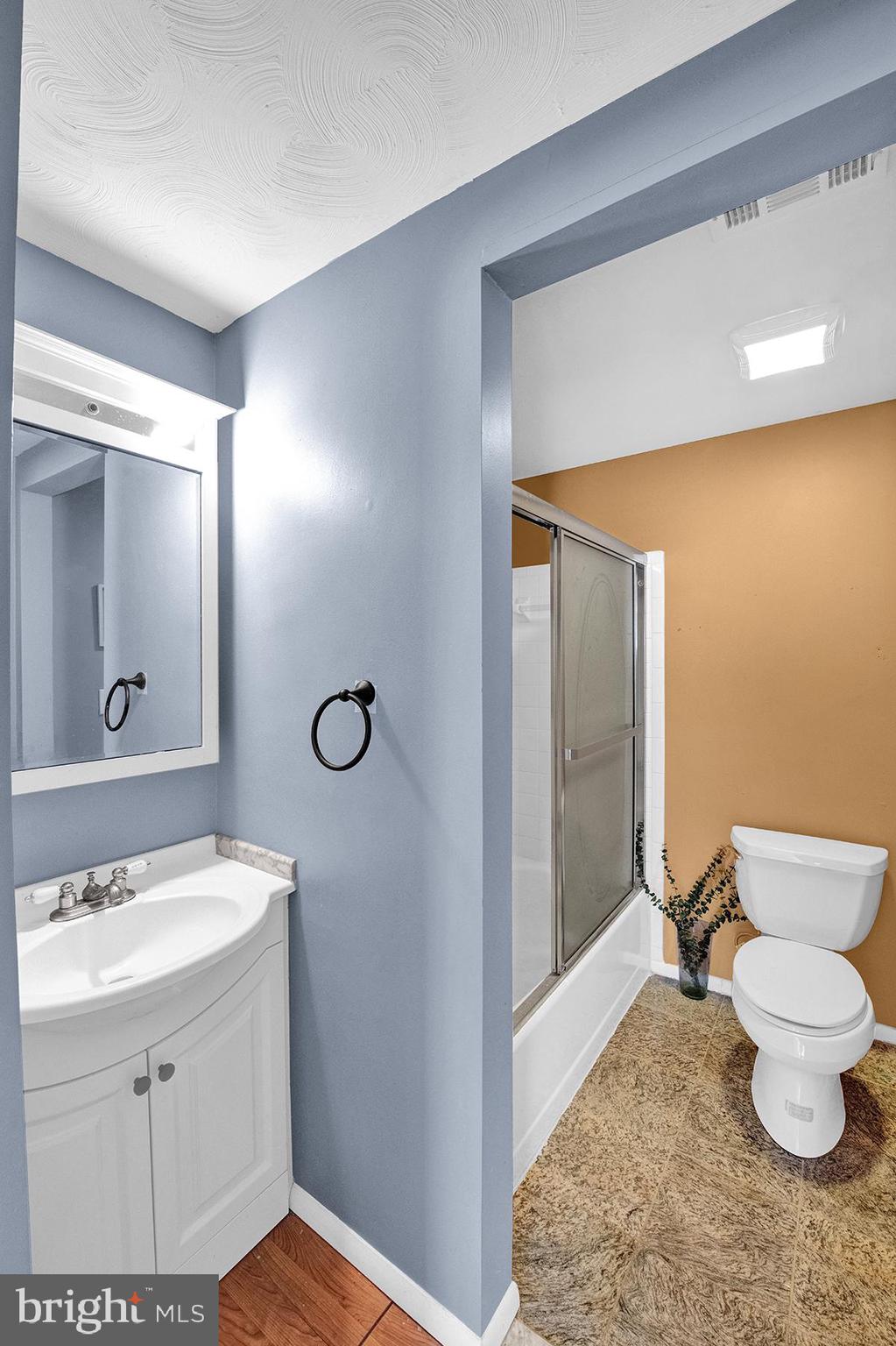 FARMINGDALE - Residential