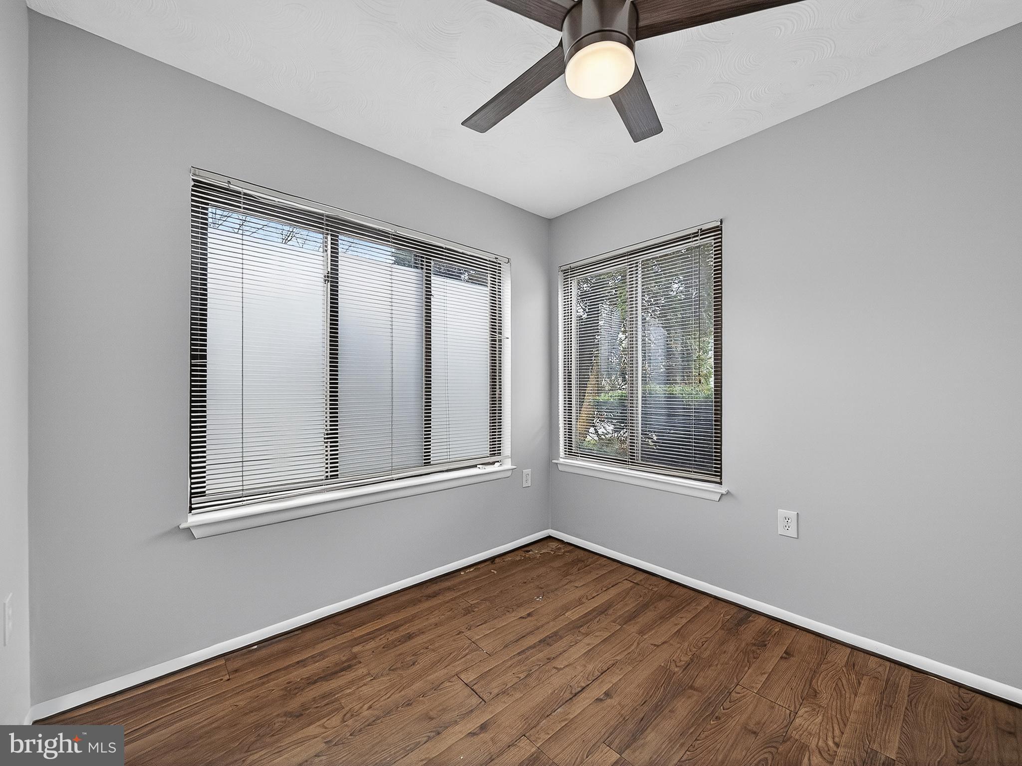 FARMINGDALE - Residential