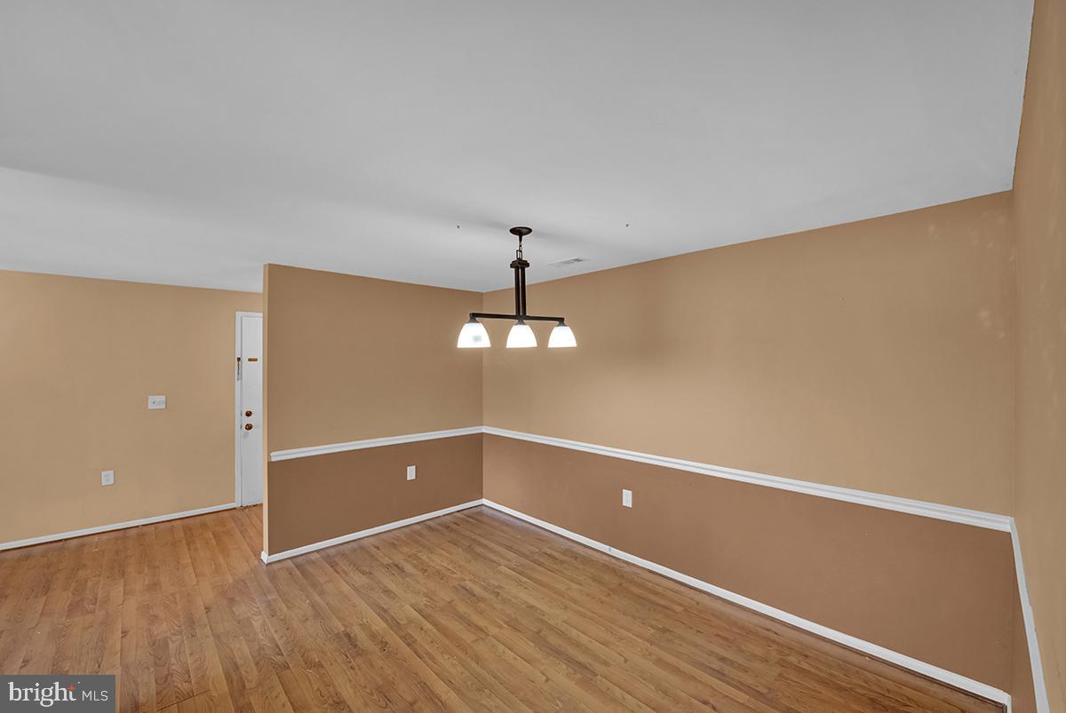 FARMINGDALE - Residential