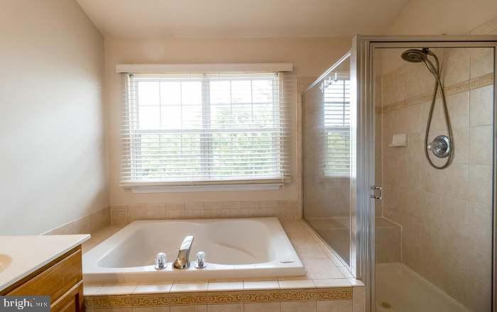 SIGNATURE AT BROADLANDS - Residential Lease