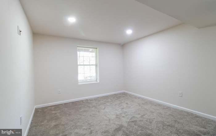 SIGNATURE AT BROADLANDS - Residential Lease