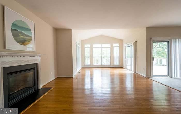 SIGNATURE AT BROADLANDS - Residential Lease