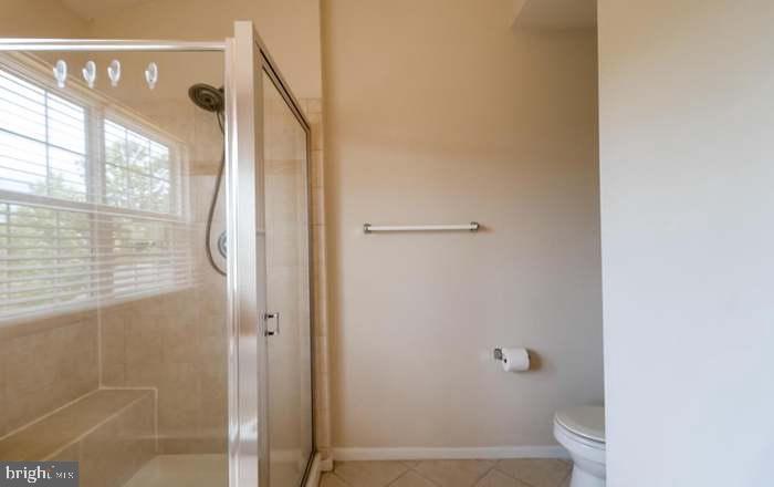 SIGNATURE AT BROADLANDS - Residential Lease