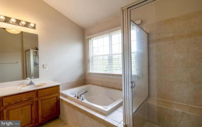 SIGNATURE AT BROADLANDS - Residential Lease