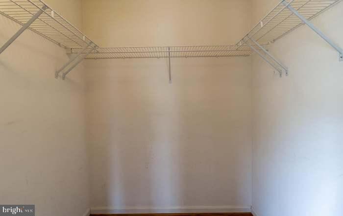 SIGNATURE AT BROADLANDS - Residential Lease